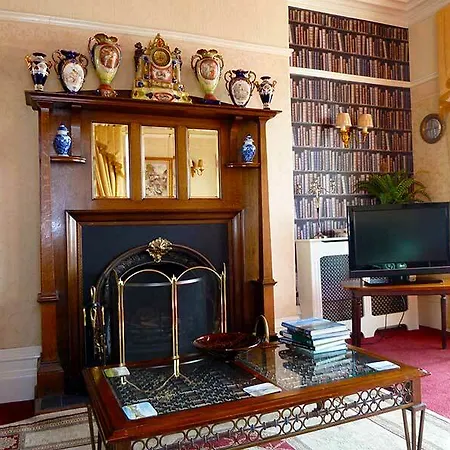 Calder House 3*