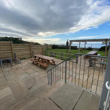 Bed & Breakfast Calder House 3*