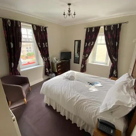 Calder House 3*